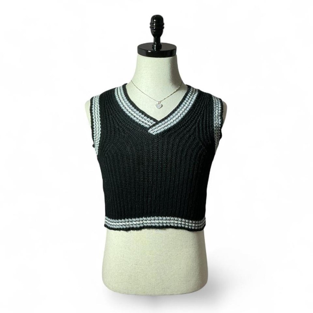 Rue21 Black Cropped Knit Sweater Vest Top White‎ Trim XS